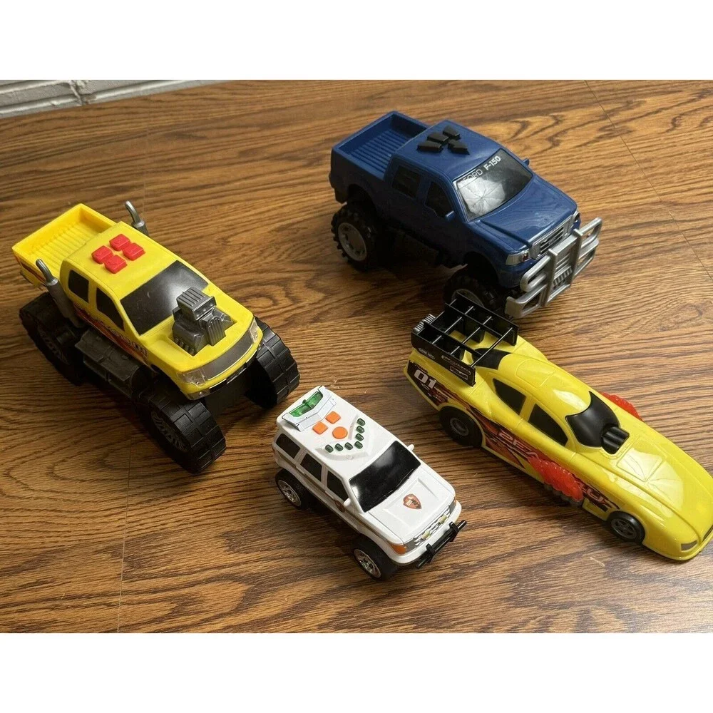 2FAST4U Vintage Yellow Monster‎ Truck Model with Sounds Lights